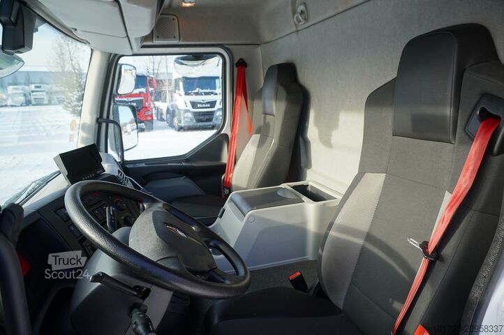 Авторефрижератор Двухтемпературный Renault D210 12T / Bitemperature / 90 tho. km/