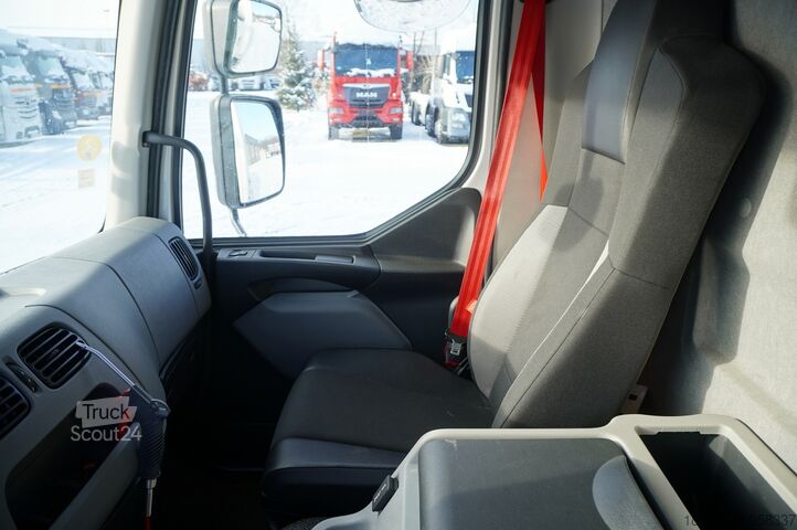 Авторефрижератор Двухтемпературный Renault D210 12T / Bitemperature / 90 tho. km/