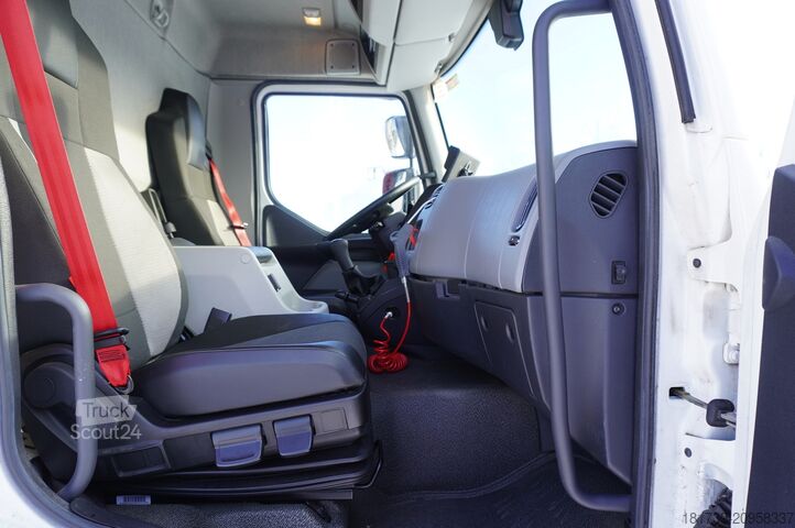 Авторефрижератор Двухтемпературный Renault D210 12T / Bitemperature / 90 tho. km/