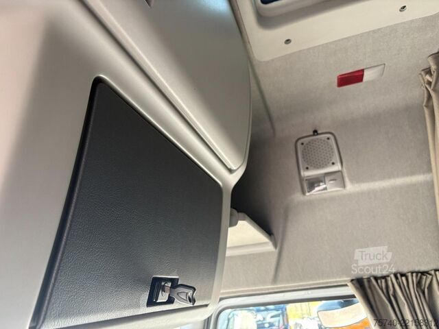 Kufr Renault Premium + DHOLLANDIA LOADLIFT + SMART TACHO + E...