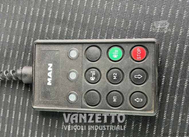 Plošča z rampami in žerjavom MAN TGS 35.360