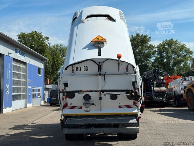 Balayeuse de voirie MERCEDES-BENZ AXOR 1829 Kehrmaschine BUCHER