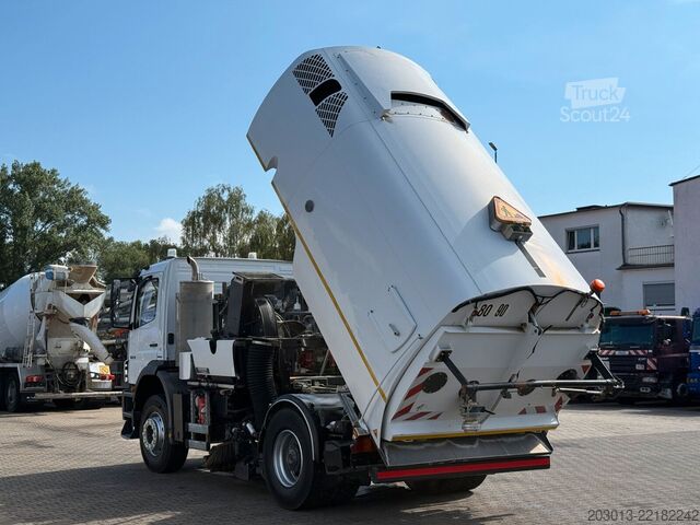 Balayeuse de voirie MERCEDES-BENZ AXOR 1829 Kehrmaschine BUCHER