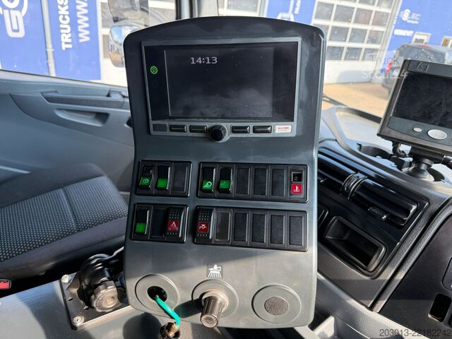 Balayeuse de voirie MERCEDES-BENZ AXOR 1829 Kehrmaschine BUCHER