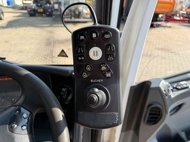 Balayeuse de voirie MERCEDES-BENZ AXOR 1829 Kehrmaschine BUCHER