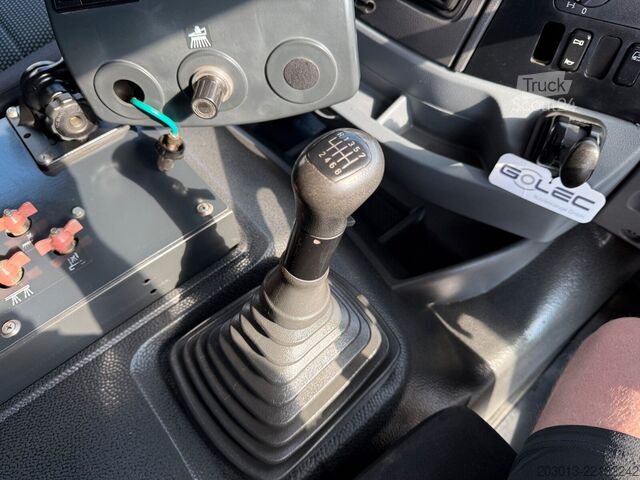 Balayeuse de voirie MERCEDES-BENZ AXOR 1829 Kehrmaschine BUCHER