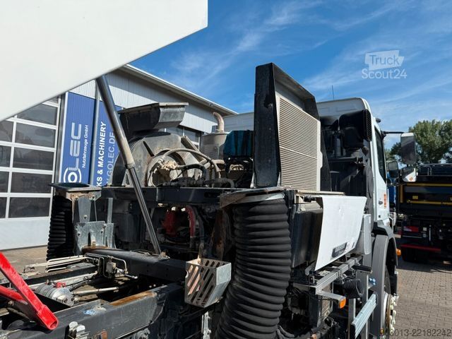 Balayeuse de voirie MERCEDES-BENZ AXOR 1829 Kehrmaschine BUCHER