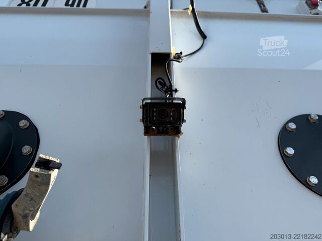 Balayeuse de voirie MERCEDES-BENZ AXOR 1829 Kehrmaschine BUCHER