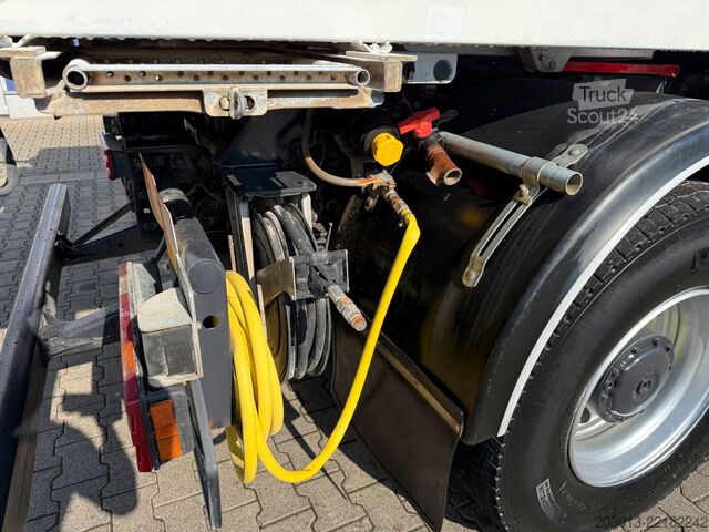 Balayeuse de voirie MERCEDES-BENZ AXOR 1829 Kehrmaschine BUCHER