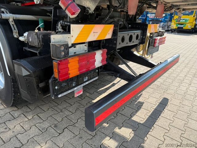 Balayeuse de voirie MERCEDES-BENZ AXOR 1829 Kehrmaschine BUCHER