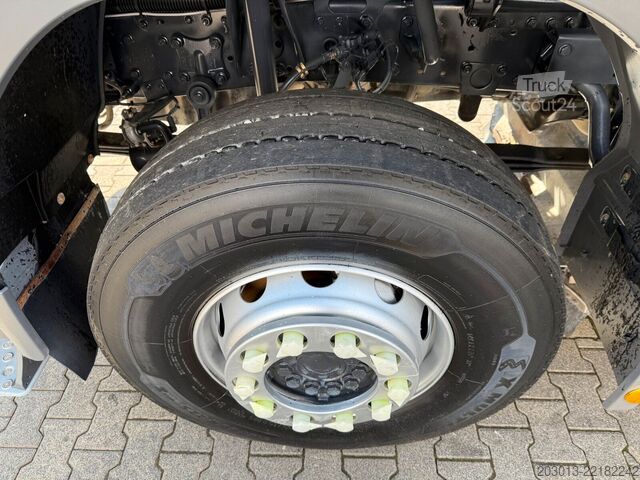 Balayeuse de voirie MERCEDES-BENZ AXOR 1829 Kehrmaschine BUCHER