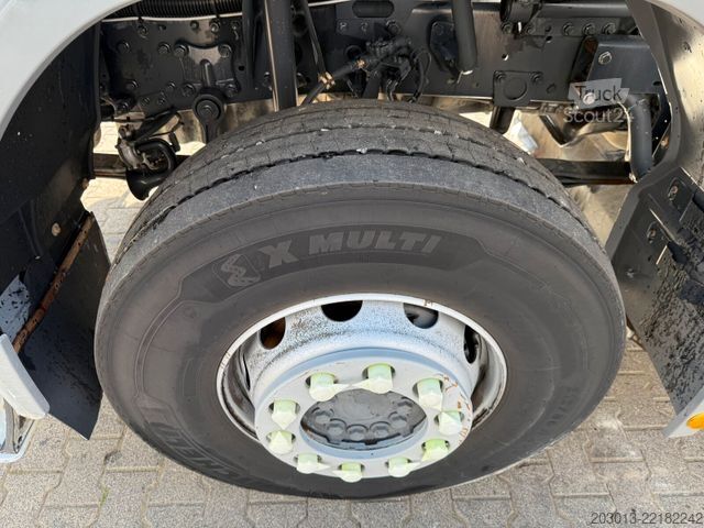 Balayeuse de voirie MERCEDES-BENZ AXOR 1829 Kehrmaschine BUCHER