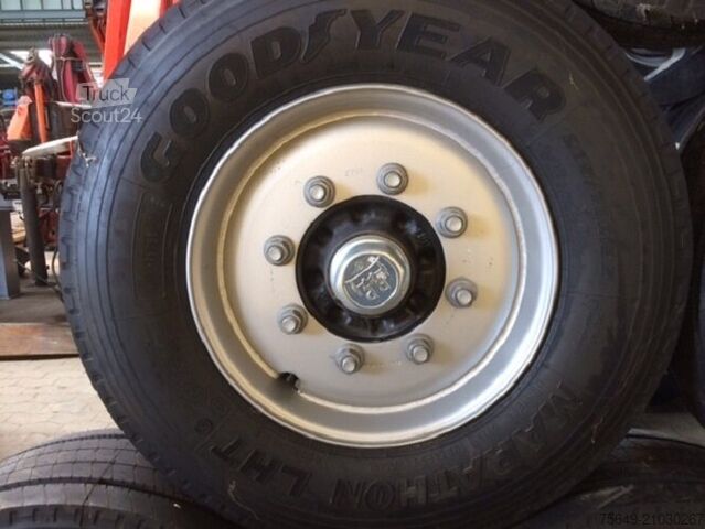 Camion porte-voitures Iveco-Magirus EuroCargo ML160E32 4x2 EuroCargo ML160E32 4x2 mit Teilen für Anhänger und Aufbauten