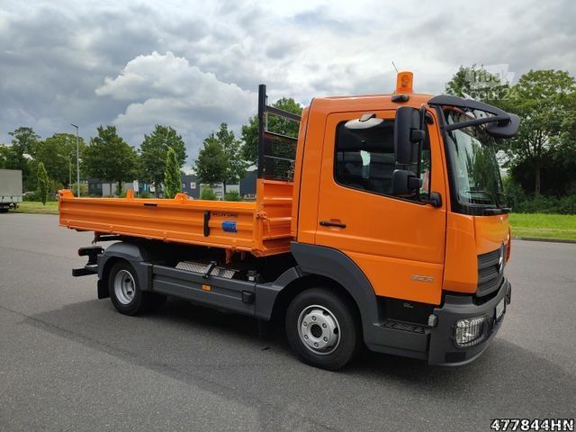 Kiepwagen bestelauto MERCEDES-BENZ Atego 823 K 2 x AHK, Abbiegeassistent, RKL