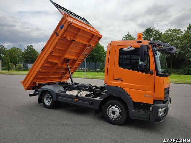 Kiepwagen bestelauto MERCEDES-BENZ Atego 823 K 2 x AHK, Abbiegeassistent, RKL