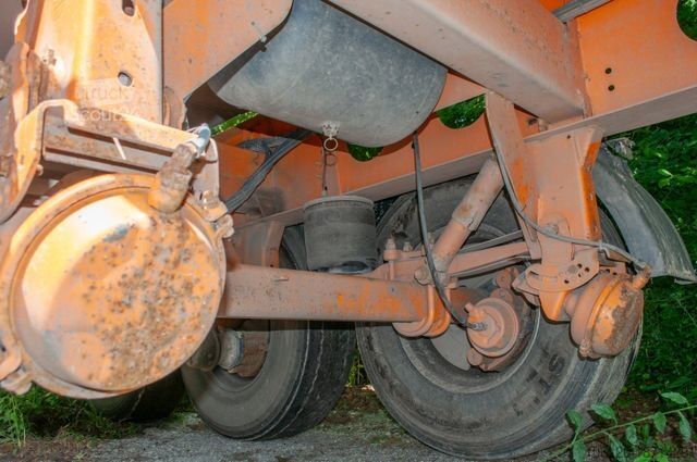 Semi-remorque benne KEMPF SKM 35/3 Stahlmulde isoliert 26m3