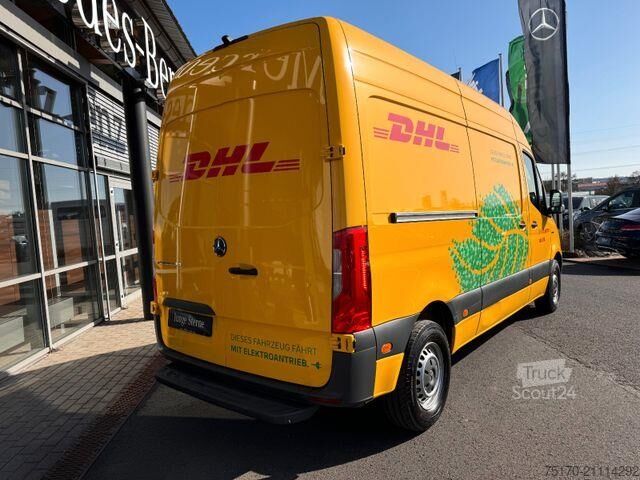 Hochdachkombi Mercedes-Benz eSprinter 312 DHL Regal KEP-Ausbau