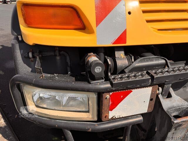 Iekraušanas platforma Mercedes-Benz Unimog U300 4x4 Vario-Pilot
