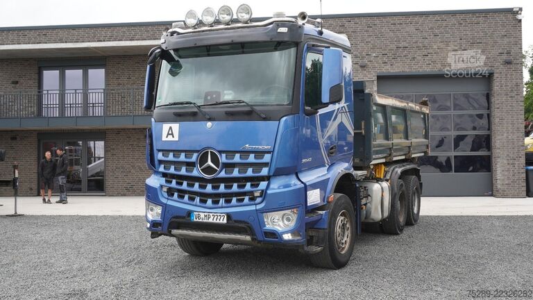 Tre-sidet tipbil MERCEDES-BENZ Arocs 2642 Kipper Dreiseitenkipper Klima  6x4