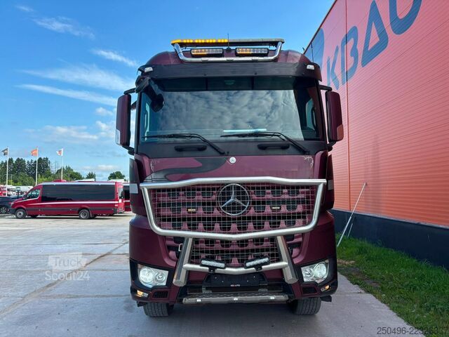 Tukin kuljettaja Mercedes-Benz Arocs 3263 8x4 FULL STEEL