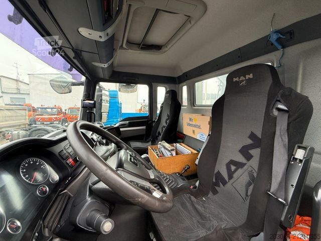 Vacuum tank truck MAN 28.400 6x2 Kanalreiniger Kombi MÜLLER 10.500 L