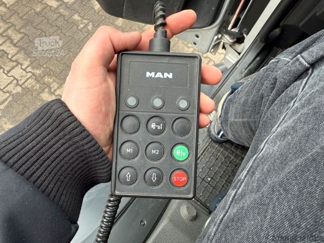 Vacuum tank truck MAN 28.400 6x2 Kanalreiniger Kombi MÜLLER 10.500 L