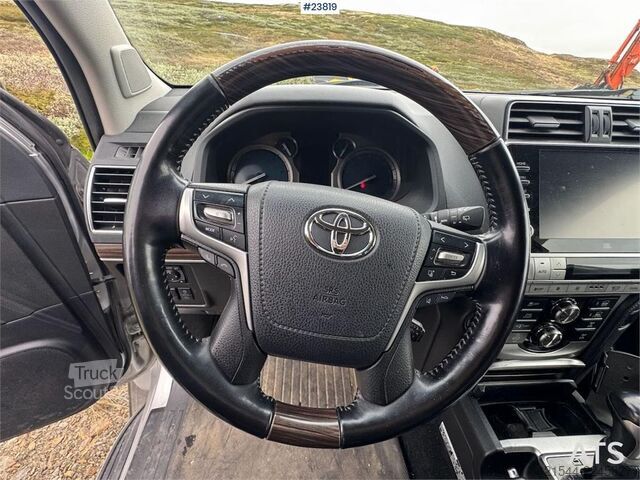Kombi s vysokou střechou Toyota Land Cruiser