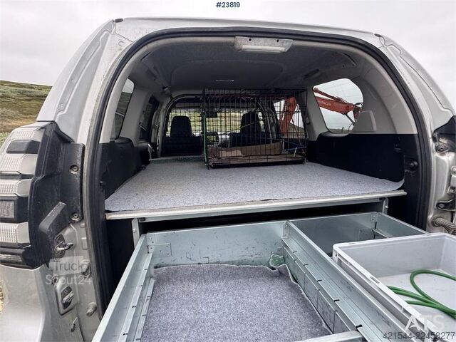 Kombi s vysokou střechou Toyota Land Cruiser
