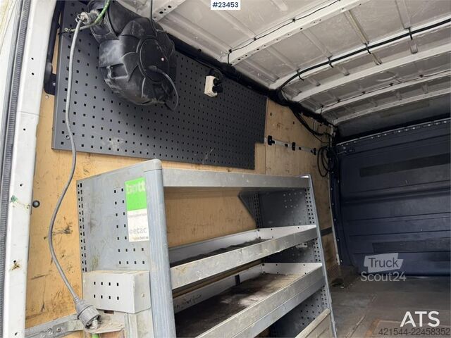 Kombi s vysokou strechou VW Crafter van with interior
