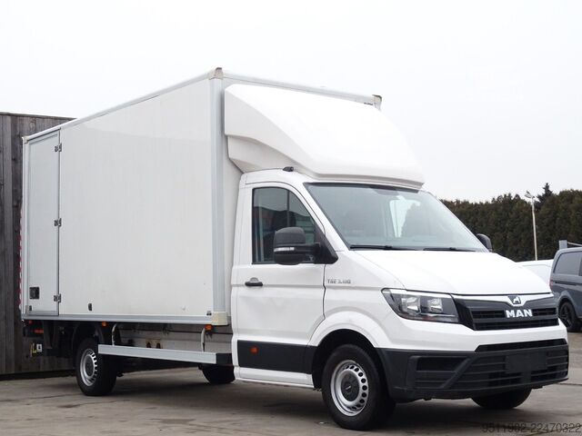 Vrachtwagen met bakwagen MAN TGE 3.180 Koffer LBW DSG Motorschaden Euro6