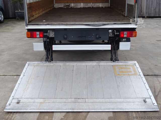 Vrachtwagen met bakwagen MAN TGE 3.180 Koffer LBW DSG Motorschaden Euro6