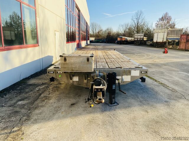 Низкорамный прицеп Möslein TTS 11 Schwebheim  Tandemtieflader