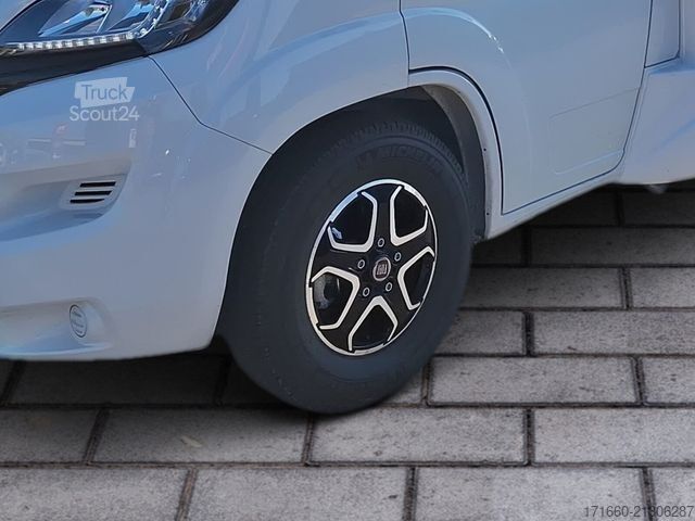 Camping-car semi-intégré BÜRSTNER Lyseo TD 727 G Mega-Deal!