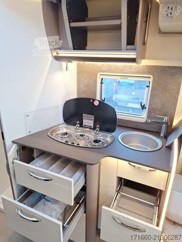 Camping-car semi-intégré BÜRSTNER Lyseo TD 727 G Mega-Deal!