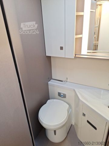 Camping-car semi-intégré BÜRSTNER Lyseo TD 727 G Mega-Deal!