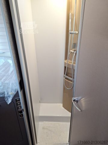 Camping-car semi-intégré BÜRSTNER Lyseo TD 727 G Mega-Deal!