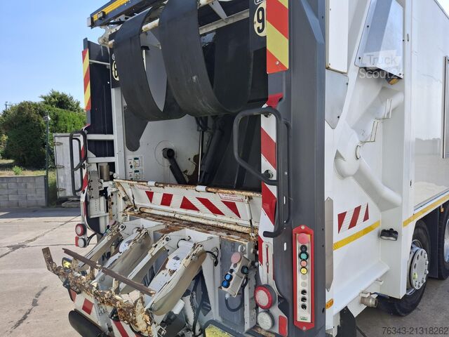 BENNE A ORDURES MENAGERES RENAULT D26 WIDE 320 - 6X2 - E6 - SEMAT C337