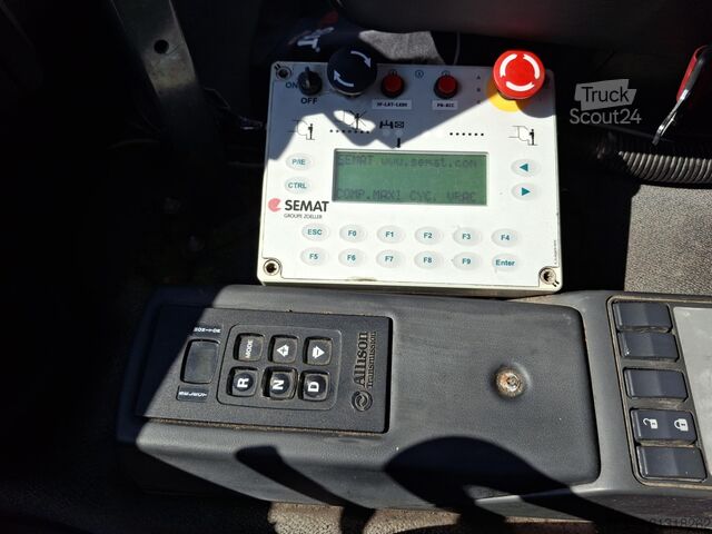 BENNE A ORDURES MENAGERES RENAULT D26 WIDE 320 - 6X2 - E6 - SEMAT C337