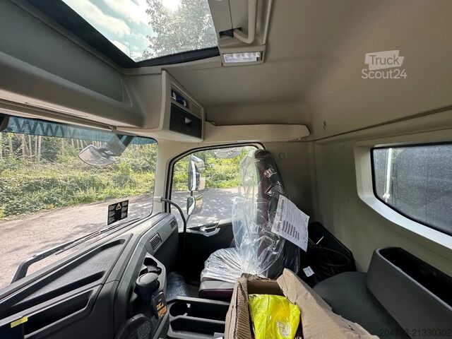 Ciężarówka z dźwigiem Volvo FMX 500 Volvo FMX 500 8x4 Effer-Ladekran 955-8s...