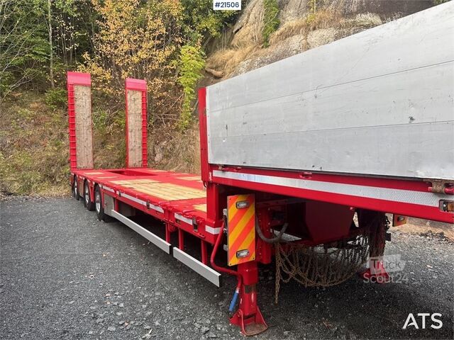 Doll Machinery semitrailer med breddning och hydrauliska broar. Doll Machinery Semi w/ Widening and Hydraulic Bridges.