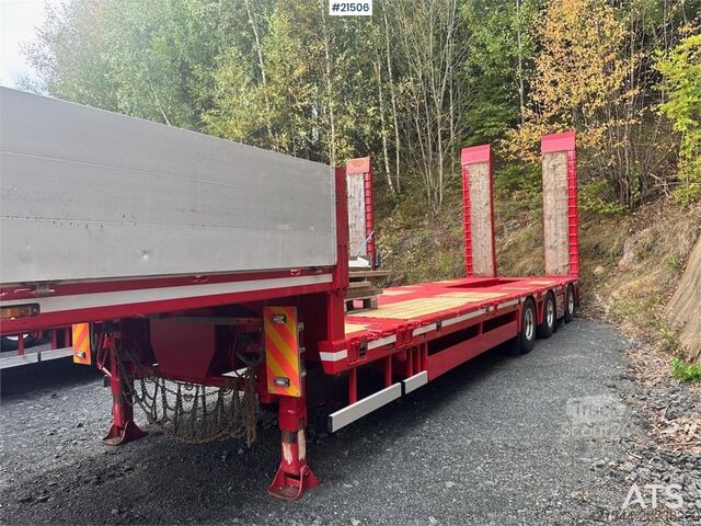 Doll Machinery semitrailer med breddning och hydrauliska broar. Doll Machinery Semi w/ Widening and Hydraulic Bridges.