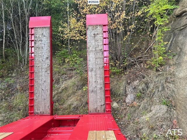 Doll Machinery semitrailer med breddning och hydrauliska broar. Doll Machinery Semi w/ Widening and Hydraulic Bridges.
