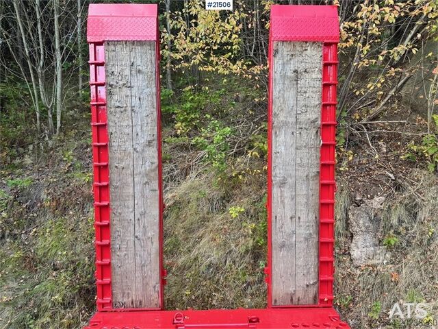 Doll Machinery semitrailer med breddning och hydrauliska broar. Doll Machinery Semi w/ Widening and Hydraulic Bridges.