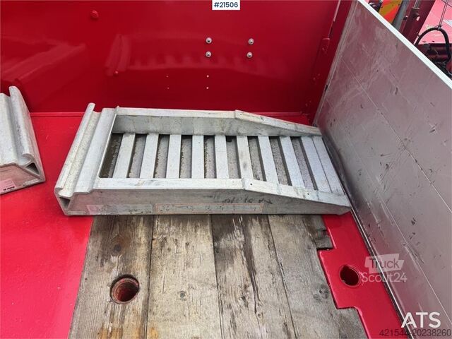 Doll Machinery semitrailer med breddning och hydrauliska broar. Doll Machinery Semi w/ Widening and Hydraulic Bridges.