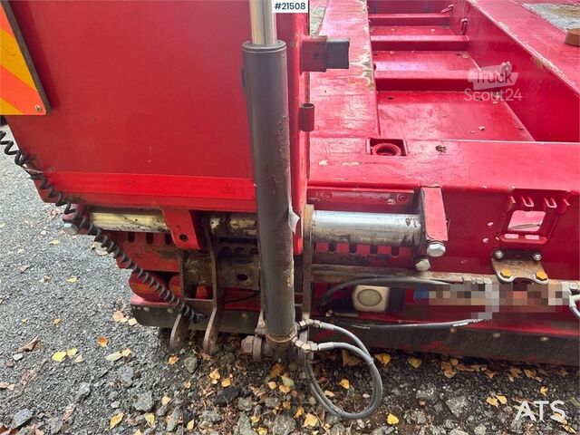 Doll Machinery semi med breddningsmöjlighet och hydrauliska broar. Doll Machinery Semi w/ Widening and Hydraulic Bridges.