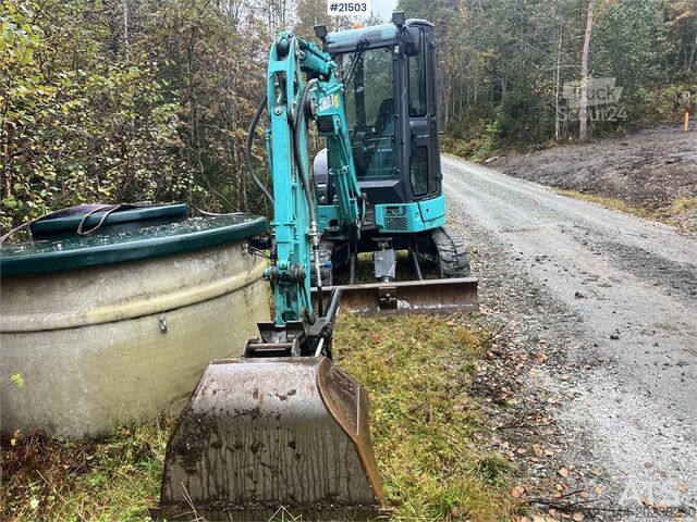 Mini-pelle Kobelco Sk25SR-6E Excavator w/ sanding bucket, digging buc