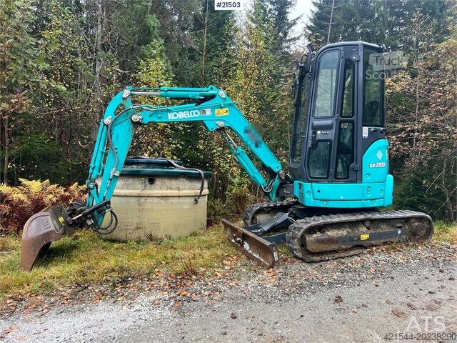 Mini-pelle Kobelco Sk25SR-6E Excavator w/ sanding bucket, digging buc