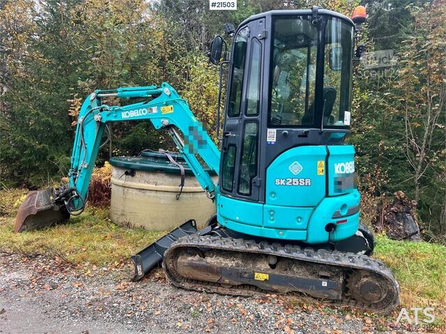Mini-pelle Kobelco Sk25SR-6E Excavator w/ sanding bucket, digging buc