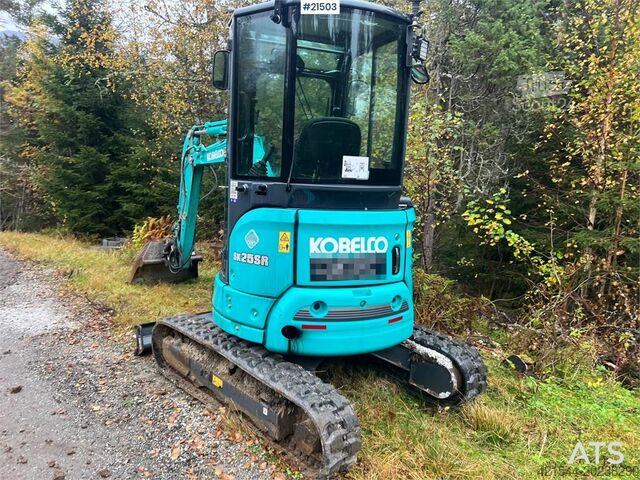 Mini-pelle Kobelco Sk25SR-6E Excavator w/ sanding bucket, digging buc