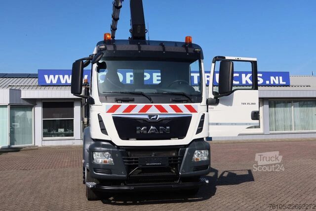 شاحنة نقل سيارات مغلقة MAN TGS 35.360 8x2 Oprijvrachtwagen + Hiab 228 E3